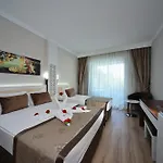 Linda Manavgat